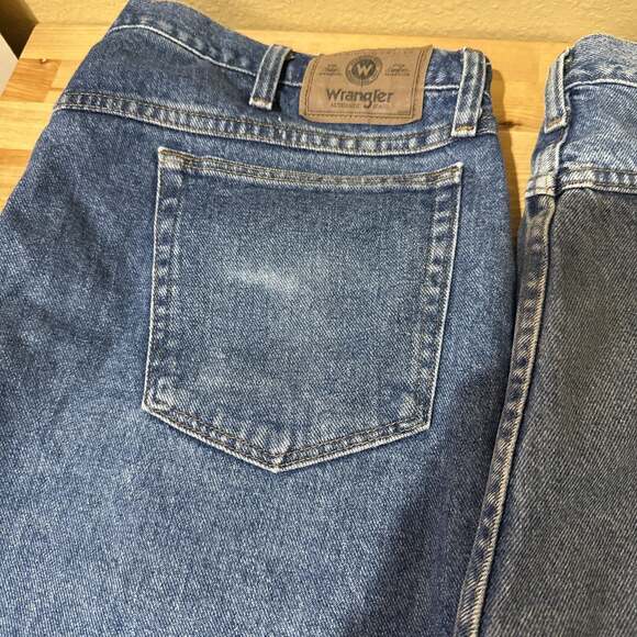 Bundle of 2 Wrangler Authentic Denim Jorts, Men's Relaxed Fit - 40 - Picture 3 of 10